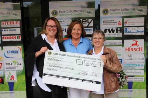 Bild (von links nach rechts) Iris Kommritz, Gisela Bosch (Beitlich Stiftung), Elisabeth Mogg. Foto: Golfclub Sigmaringen.